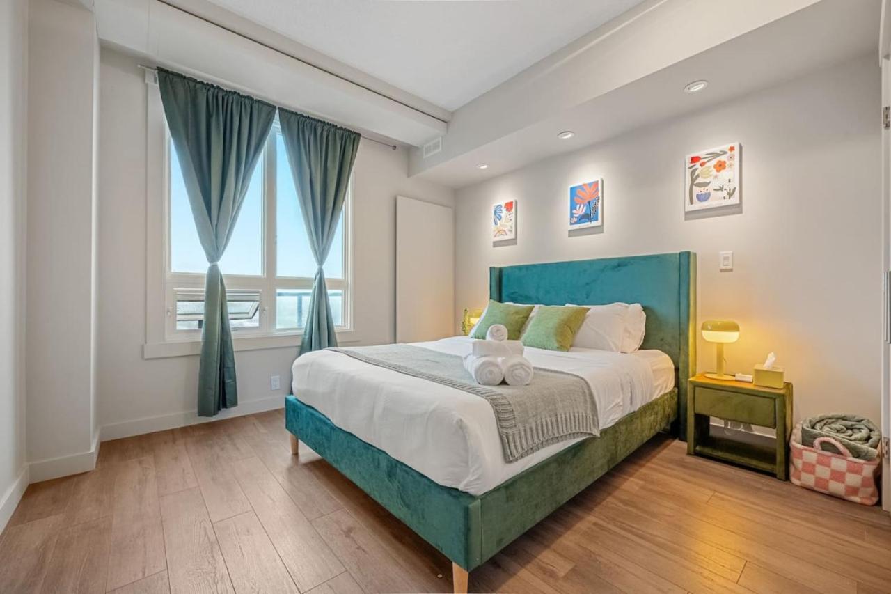 Upscale Penthouse Stay With Mountain & City Views, Free Parking, Bbq Grill, Office Space & More YYC Buitenkant foto