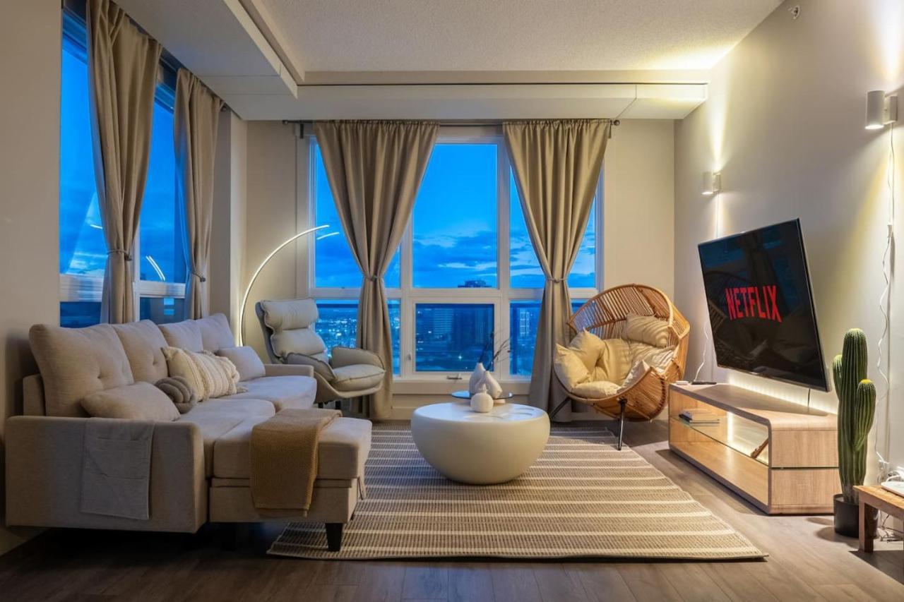 Upscale Penthouse Stay With Mountain & City Views, Free Parking, Bbq Grill, Office Space & More YYC Buitenkant foto