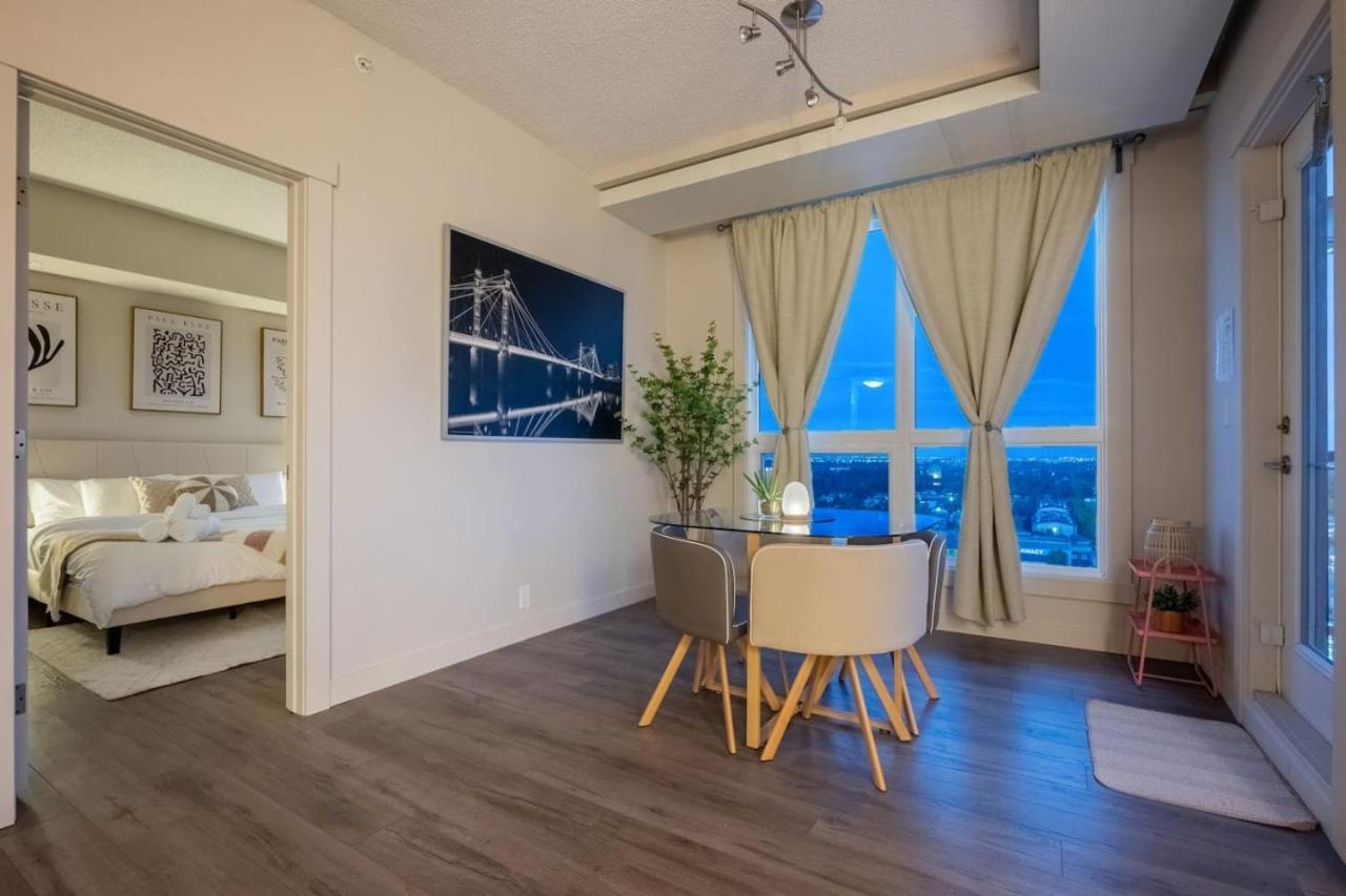 Upscale Penthouse Stay With Mountain & City Views, Free Parking, Bbq Grill, Office Space & More YYC Buitenkant foto