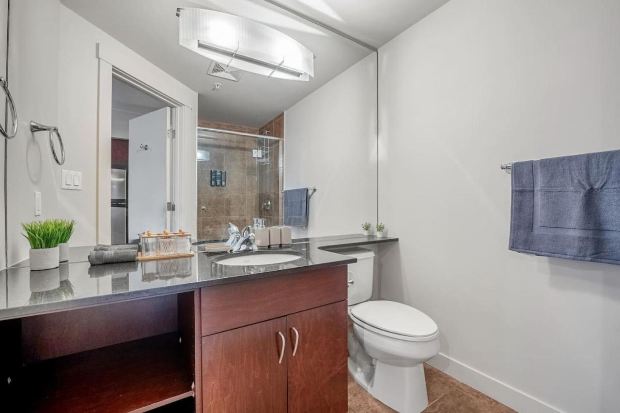 Upscale Penthouse Stay With Mountain & City Views, Free Parking, Bbq Grill, Office Space & More YYC Buitenkant foto