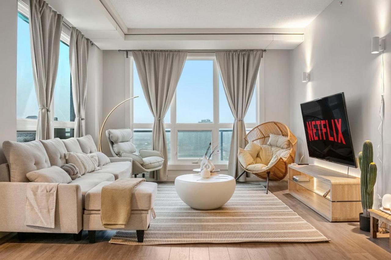 Upscale Penthouse Stay With Mountain & City Views, Free Parking, Bbq Grill, Office Space & More YYC Buitenkant foto
